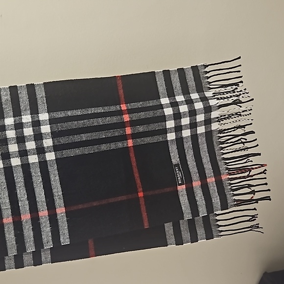 Burberry scarf - Picture 4 of 4
